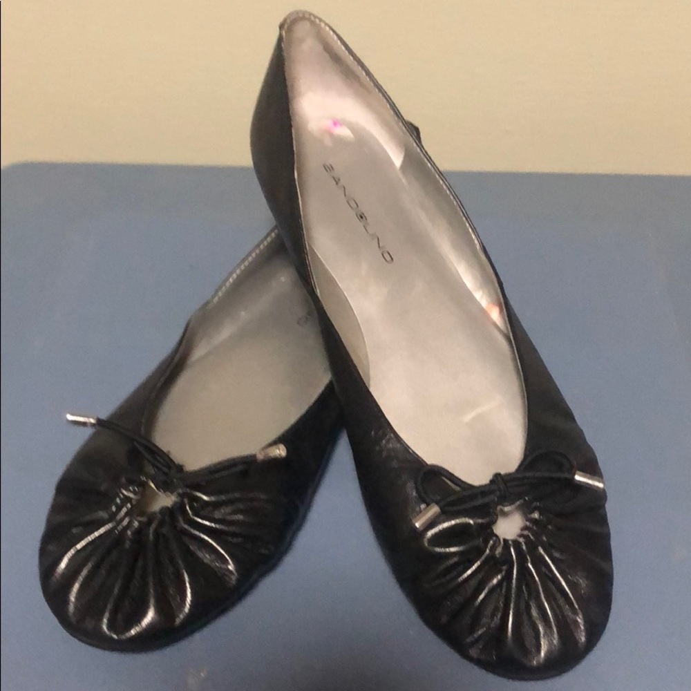 Bandolino Black Flats. Size 8.5